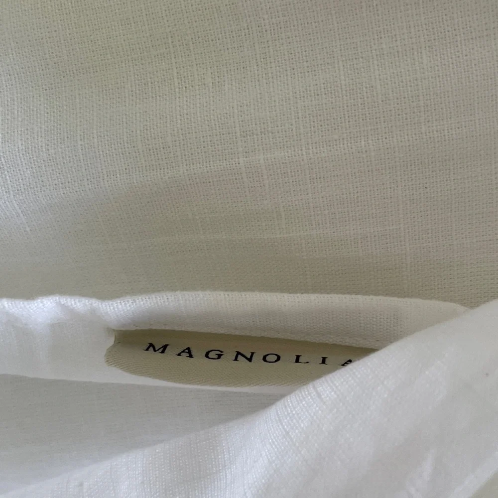 Magnolia beautiful pillow